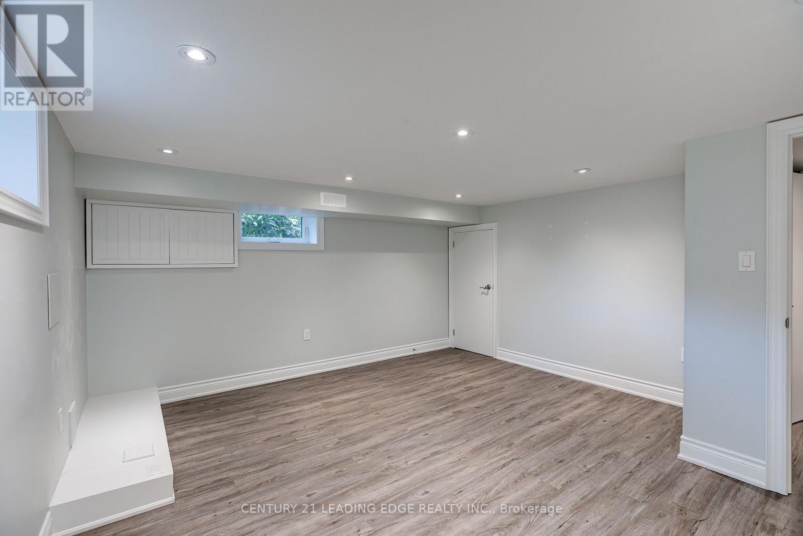 108 ROBINSON STREET - 36