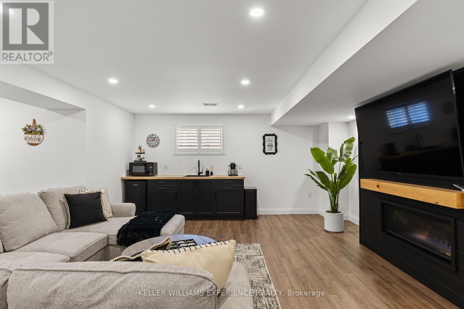 222 LIA DRIVE - 18