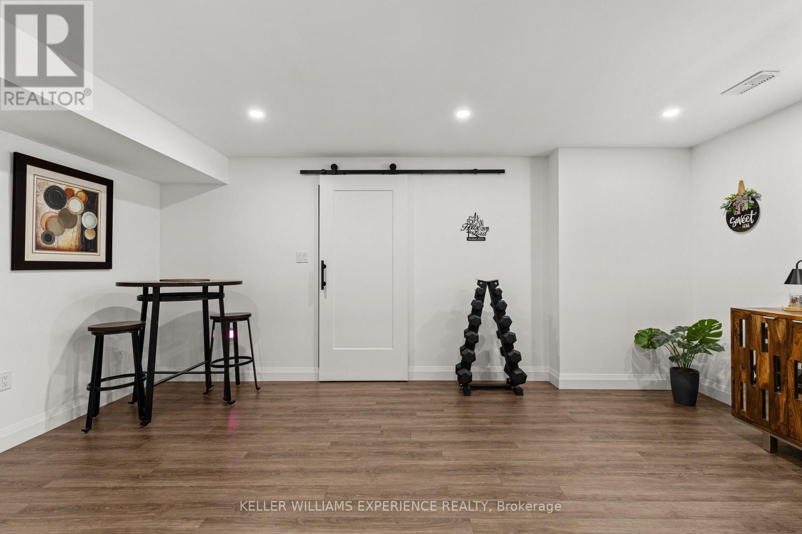 222 LIA DRIVE - 21