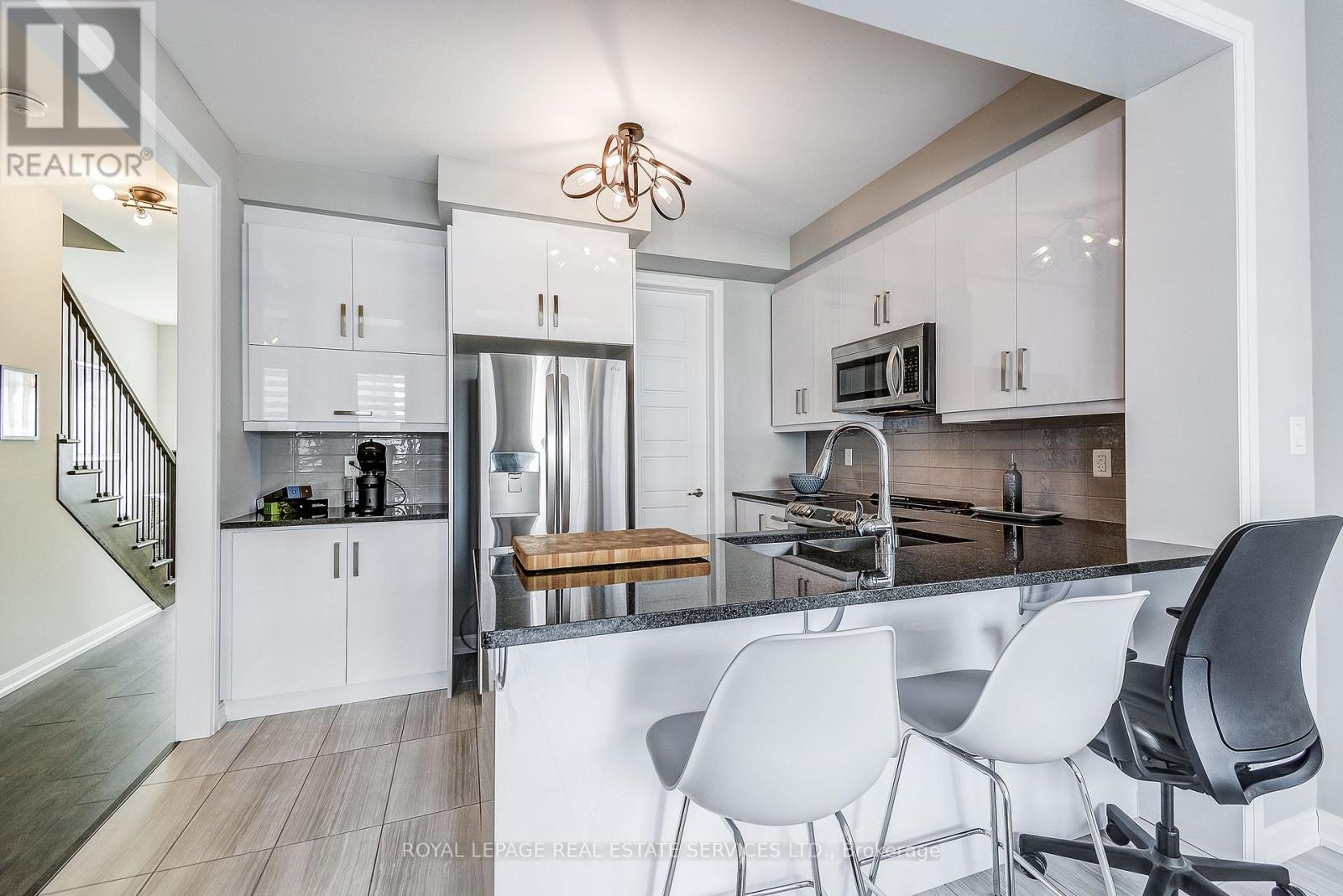 143 GROVEWOOD COMMON - 17