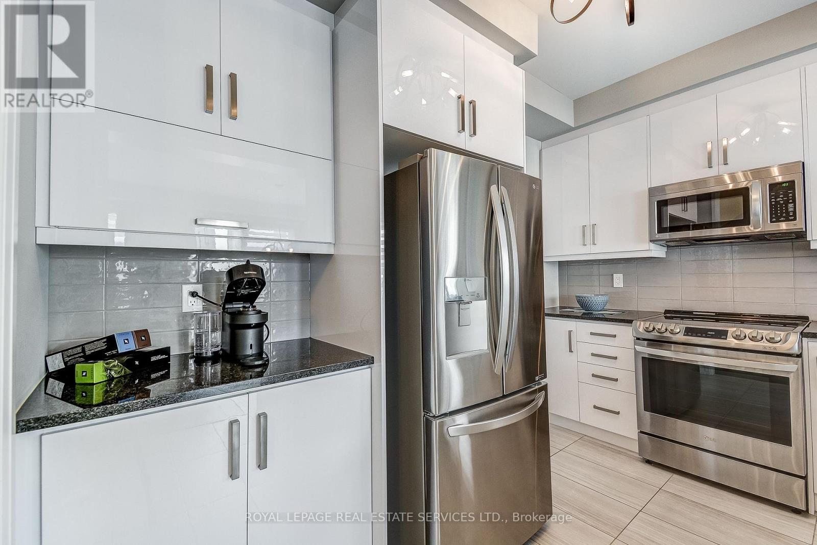 143 GROVEWOOD COMMON - 23