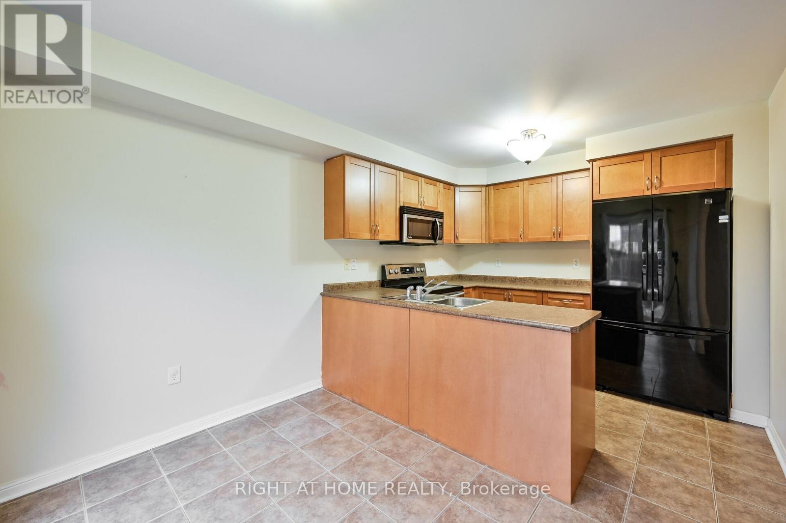 842 LUXTON DRIVE