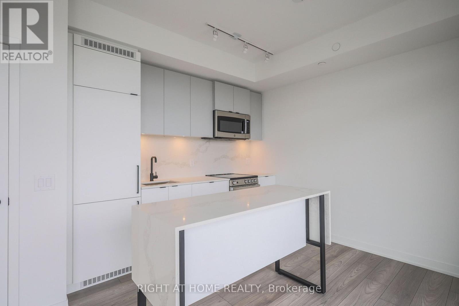 #1608 285 DUFFERIN STREET - 10