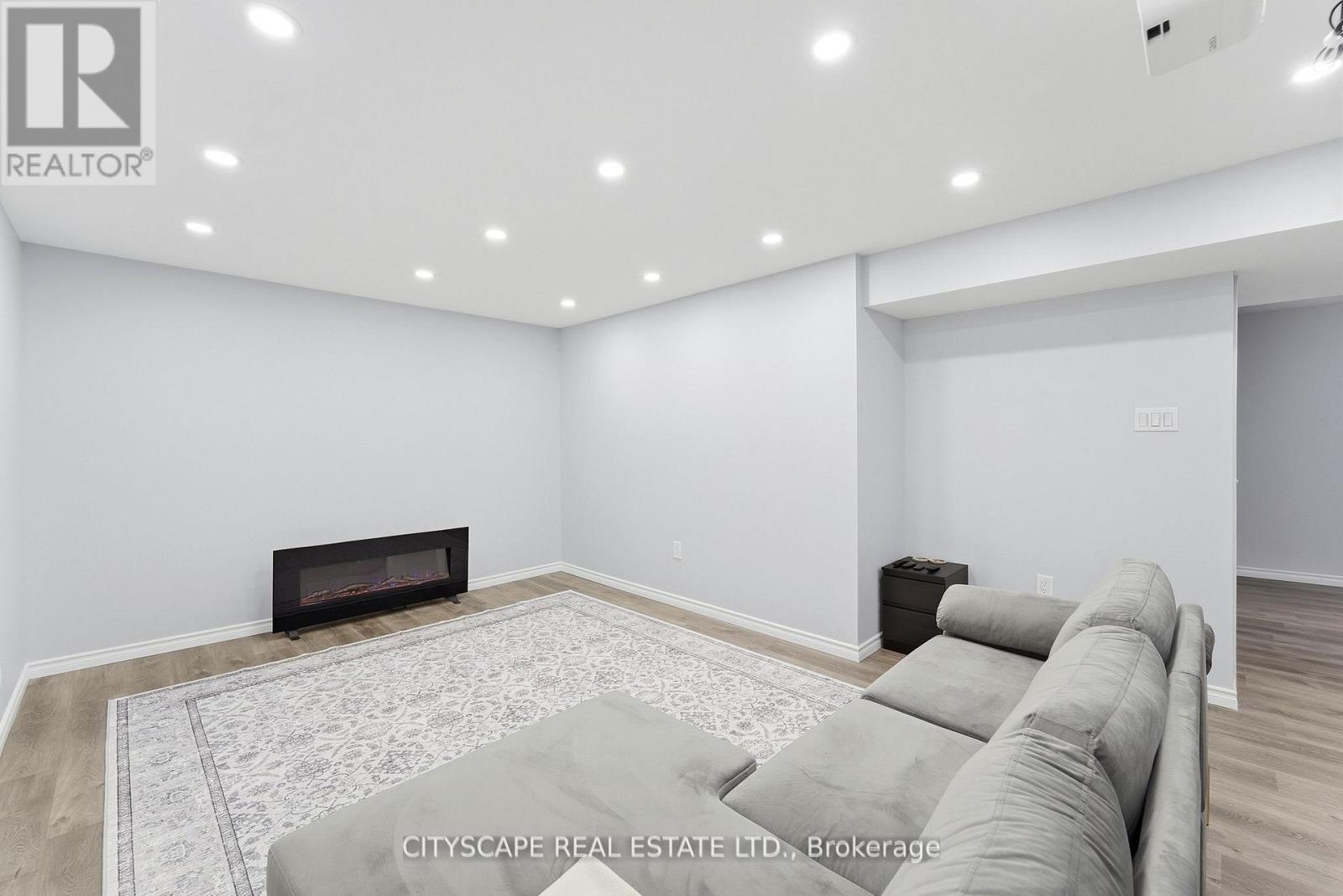 305 GLEAVE TERRACE E - 30