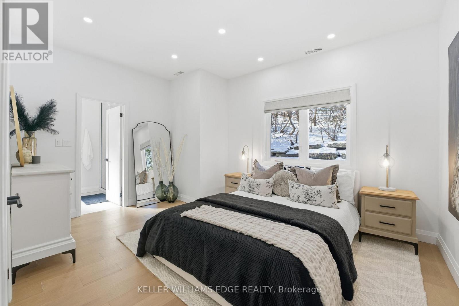 1316 DUNDAS STREET - 29