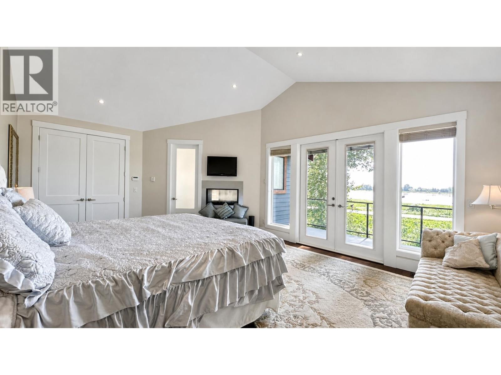 300 LAURIER AVENUE, Port Coquitlam