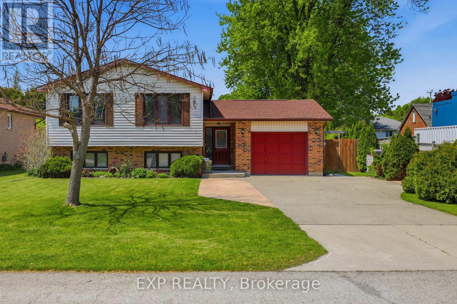 271 ANNE STREET - 1
