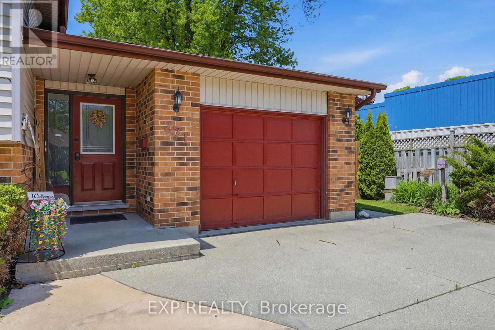 271 ANNE STREET - 3