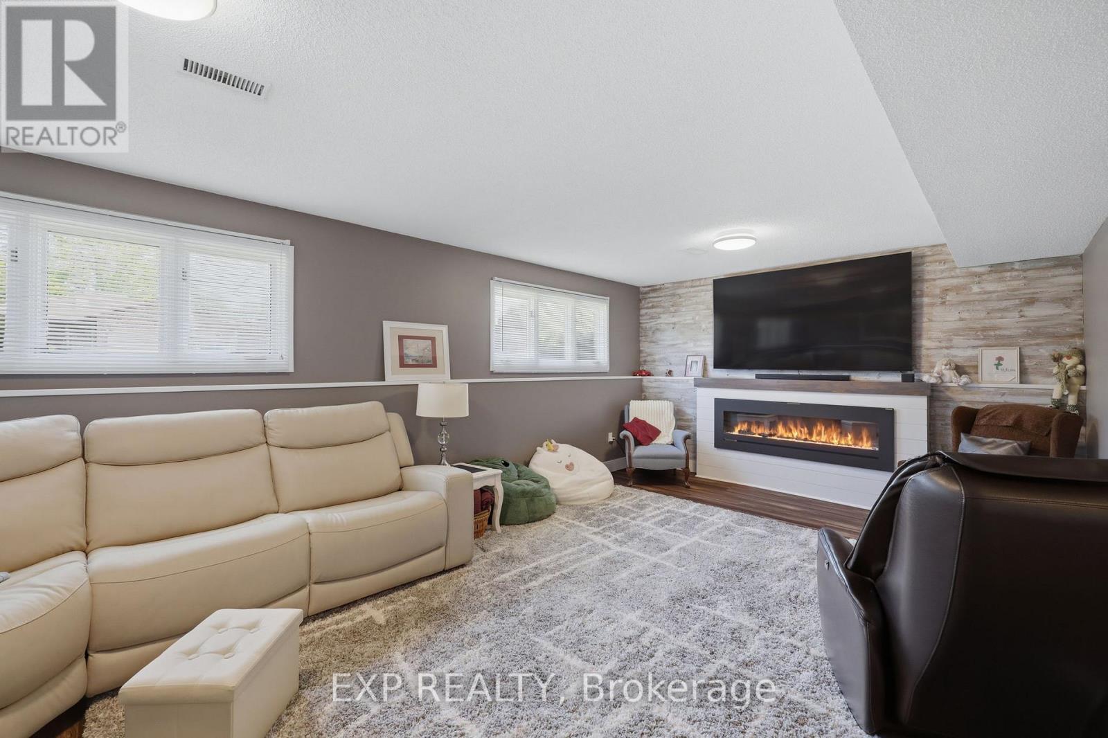271 ANNE STREET - 38