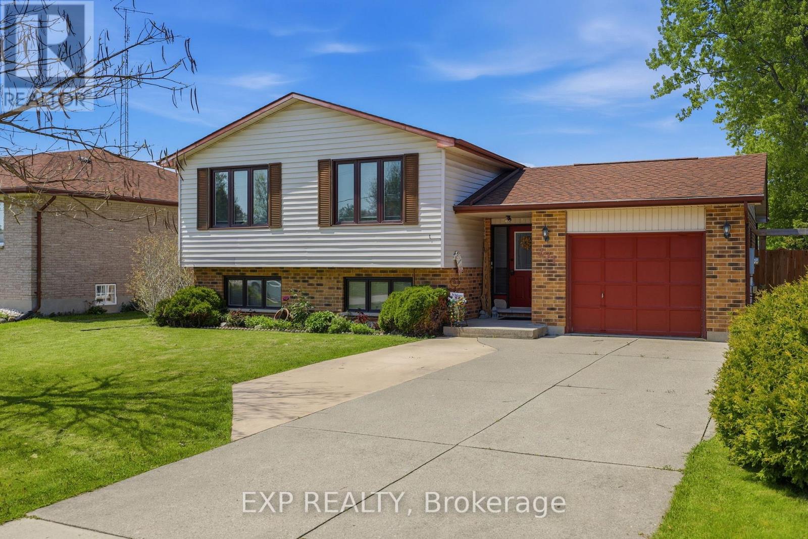271 ANNE STREET - 4