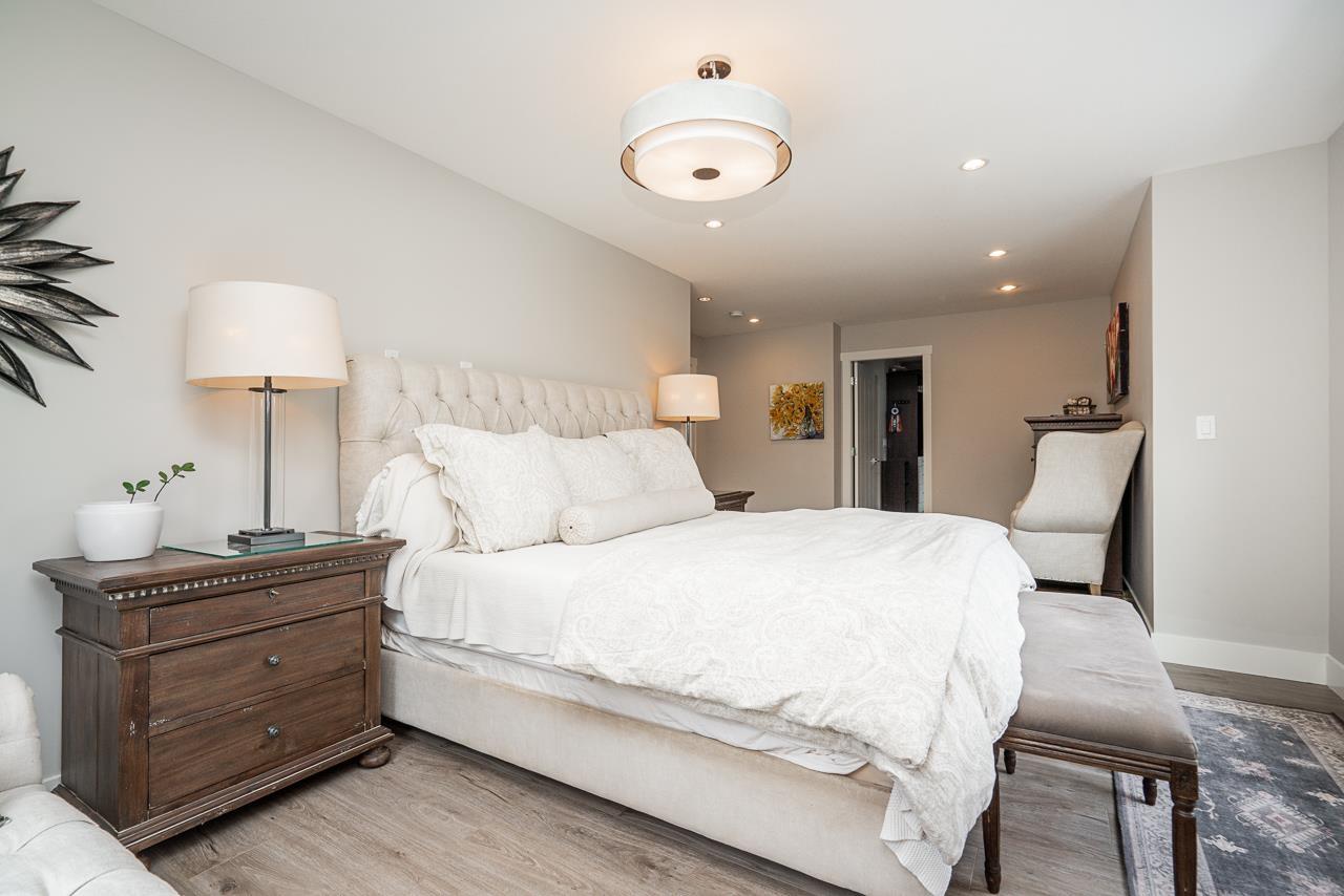 157 2853 HELC PLACE, Surrey