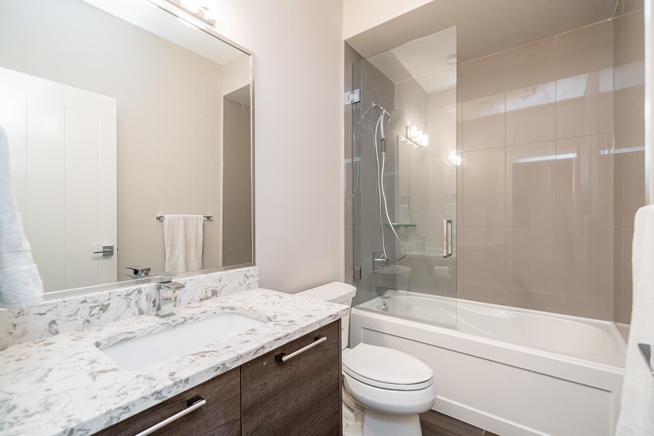157 2853 HELC PLACE, Surrey