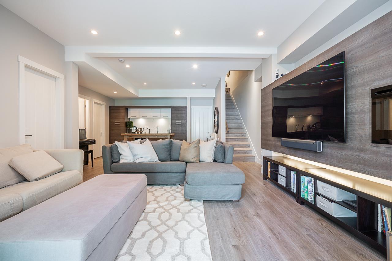 157 2853 HELC PLACE, Surrey