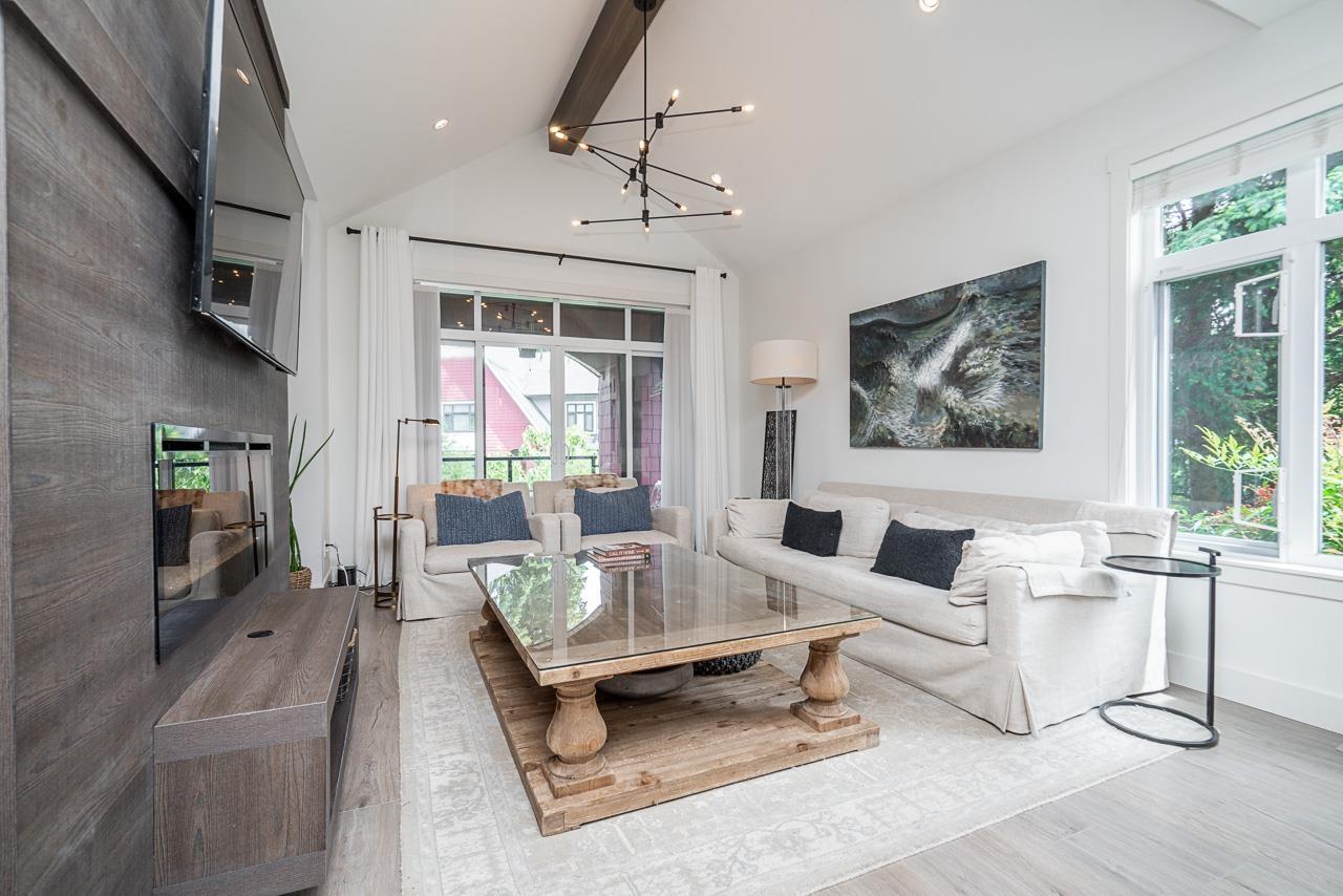 157 2853 HELC PLACE, Surrey