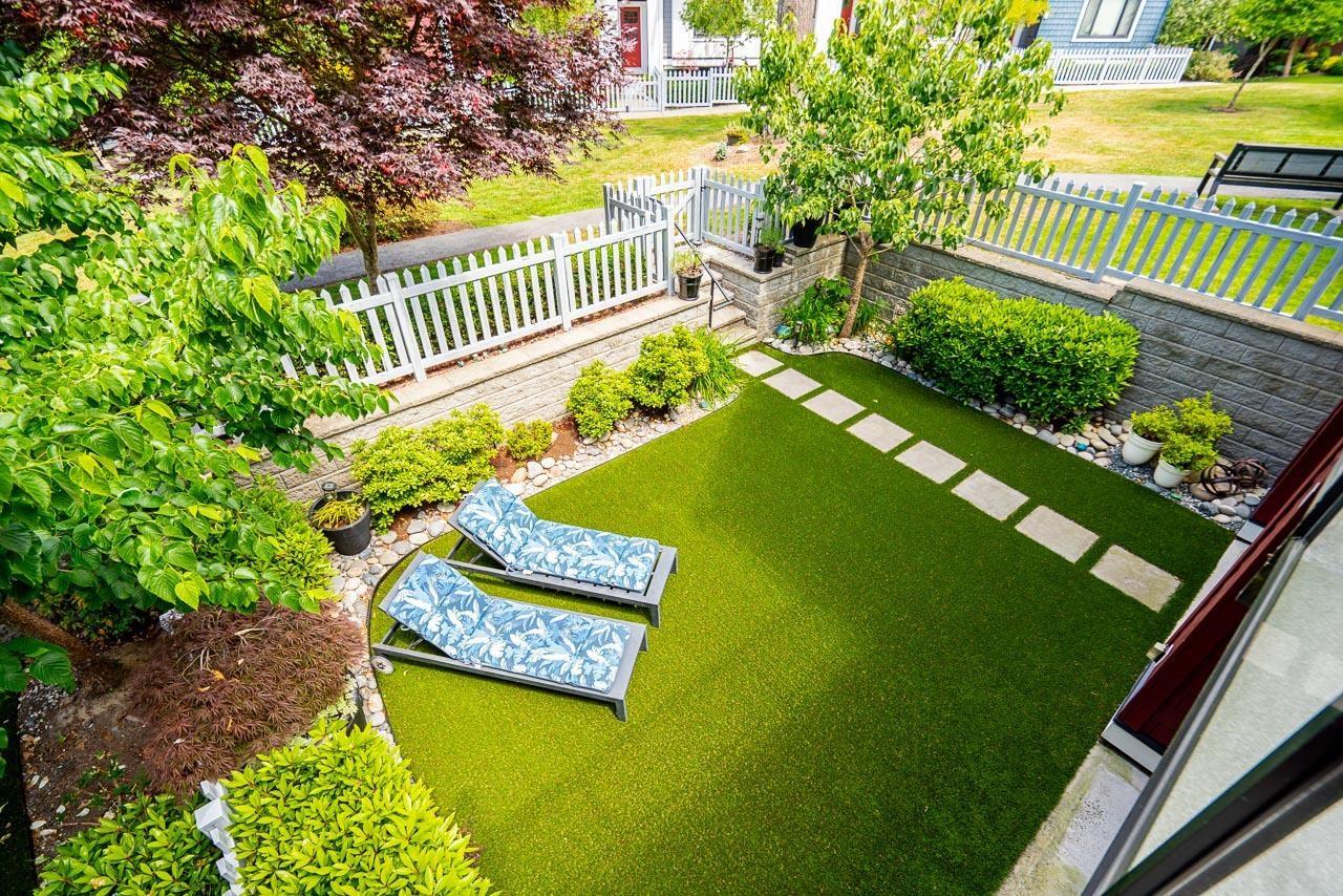157 2853 HELC PLACE, Surrey