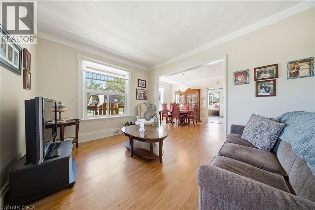 76 BROCK Street - 10