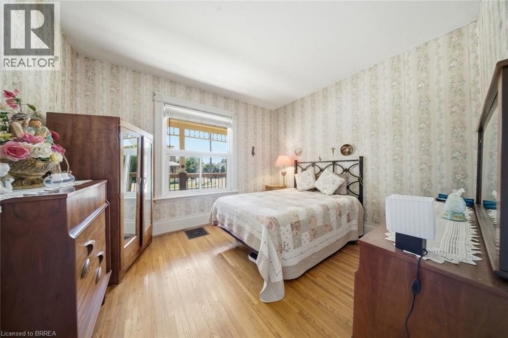 76 BROCK Street - 11