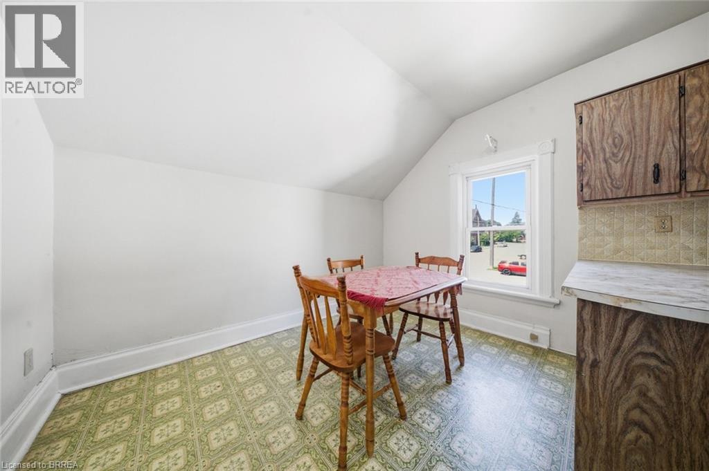 76 BROCK Street - 17