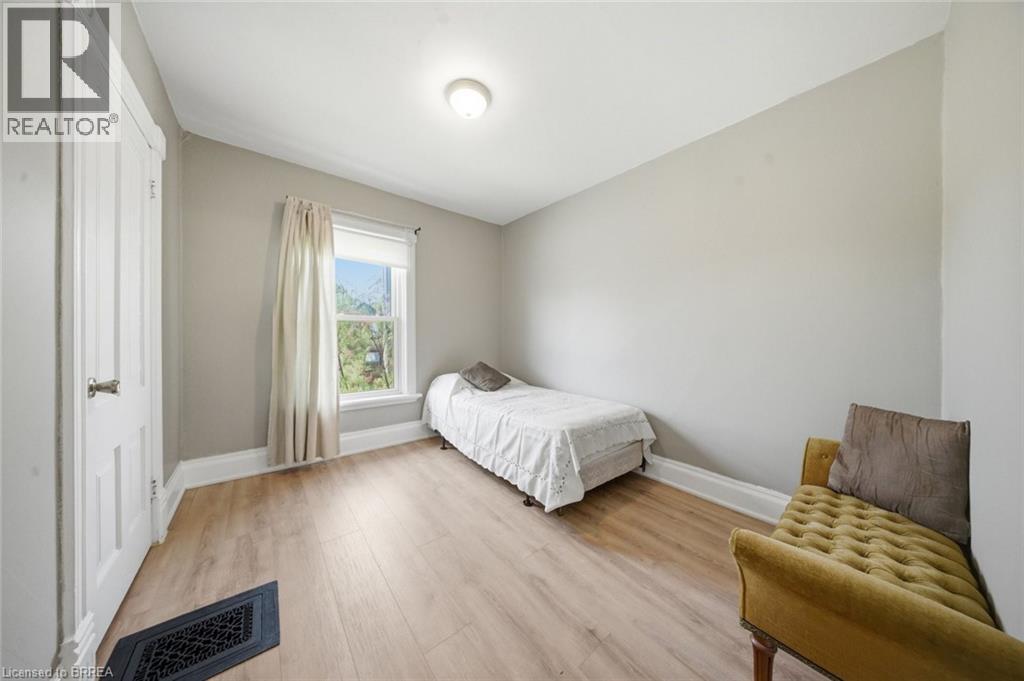 76 BROCK Street - 19