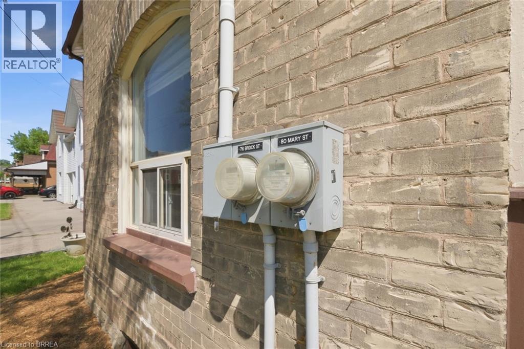 76 BROCK Street - 22