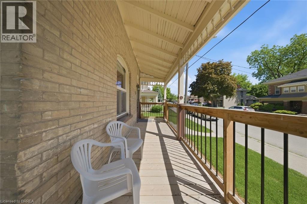 76 BROCK Street - 25
