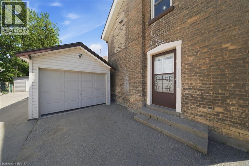76 BROCK Street - 30