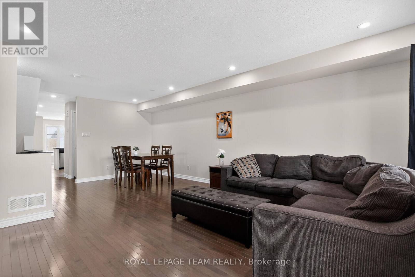 2 Bed, 3 Bath House for Sale in Ottawa – 627B CHAPMAN MILLS DRIVE, Ottawa – MLS# X13235154 - Image 12