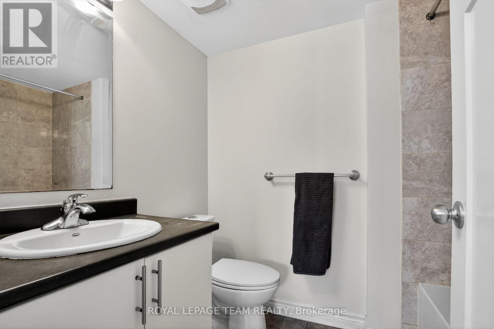 2 Bed, 3 Bath House for Sale in Ottawa – 627B CHAPMAN MILLS DRIVE, Ottawa – MLS# X13235154 - Image 18
