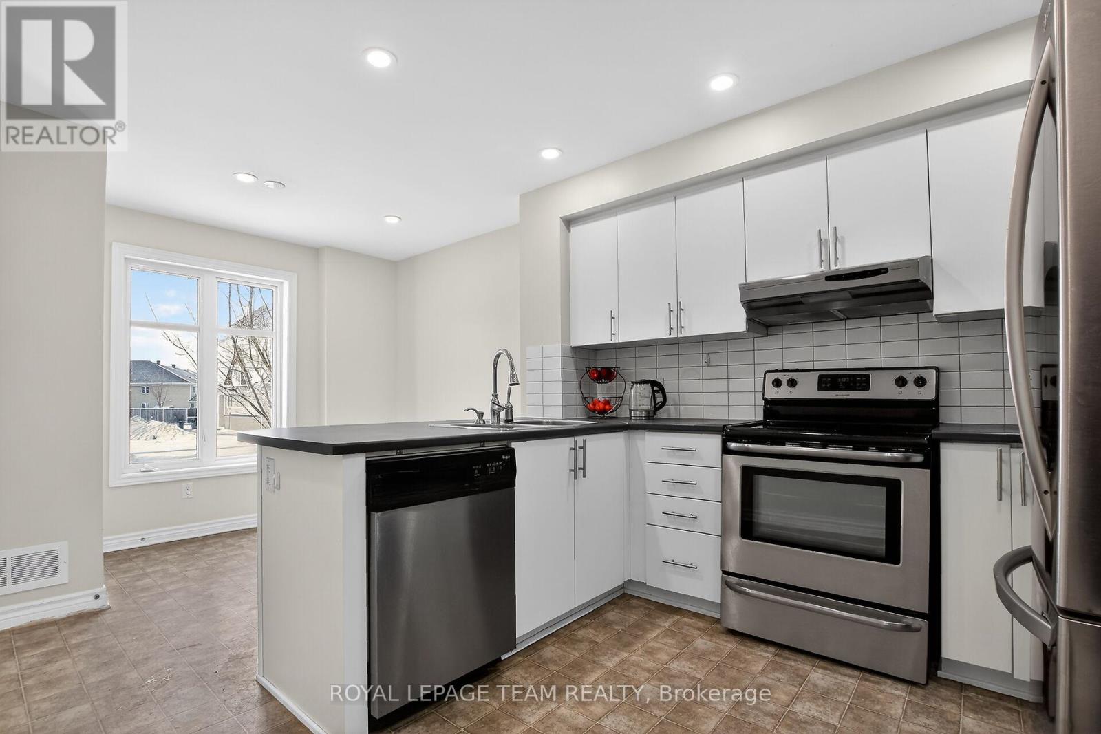2 Bed, 3 Bath House for Sale in Ottawa – 627B CHAPMAN MILLS DRIVE, Ottawa – MLS# X13235154 - Image 6