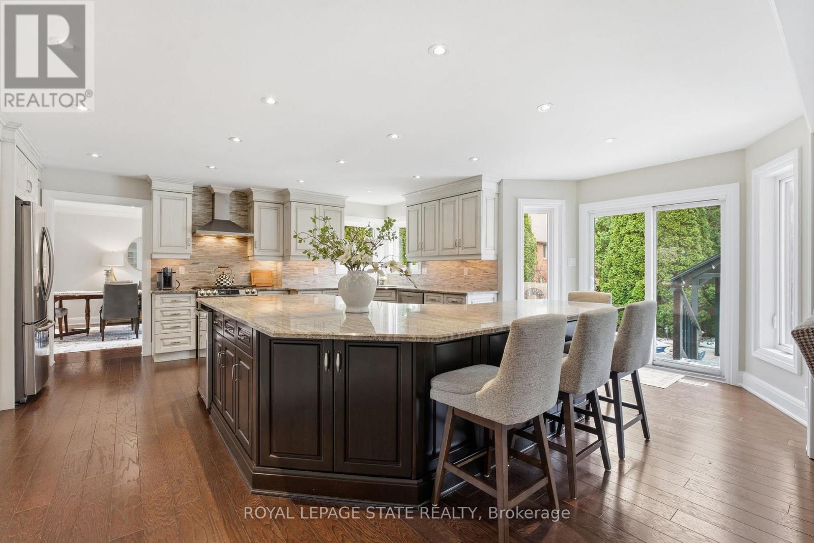 28 DEERVIEW AVENUE - 10