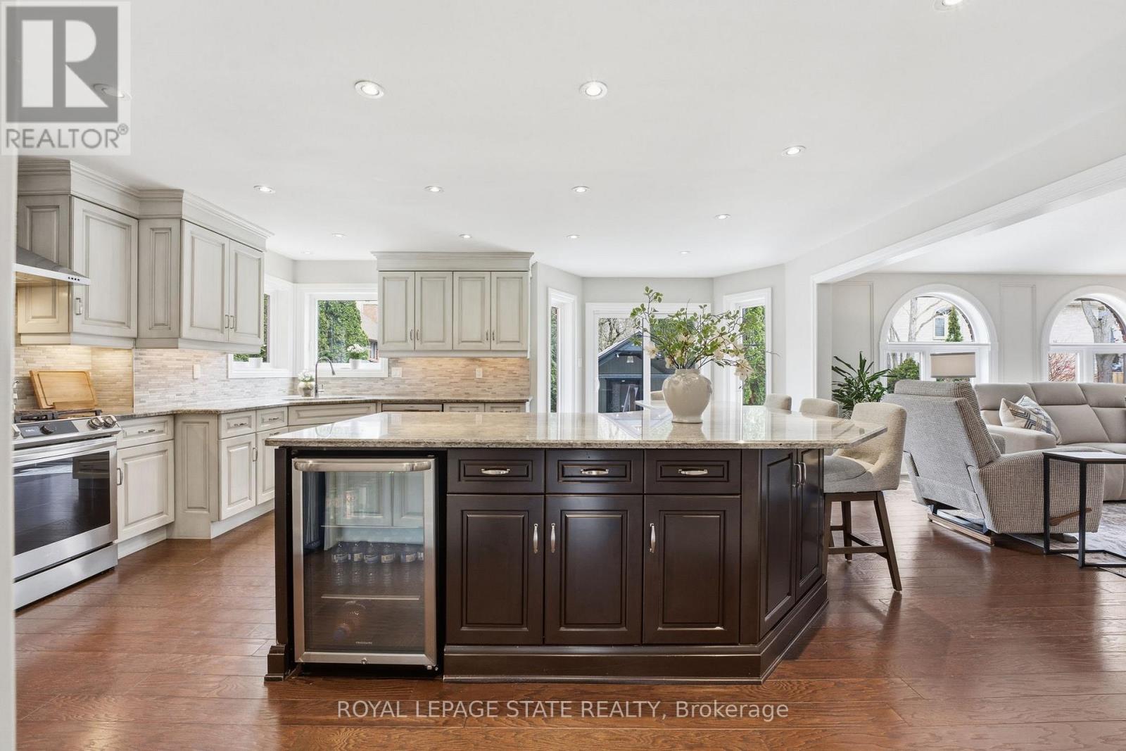 28 DEERVIEW AVENUE - 11