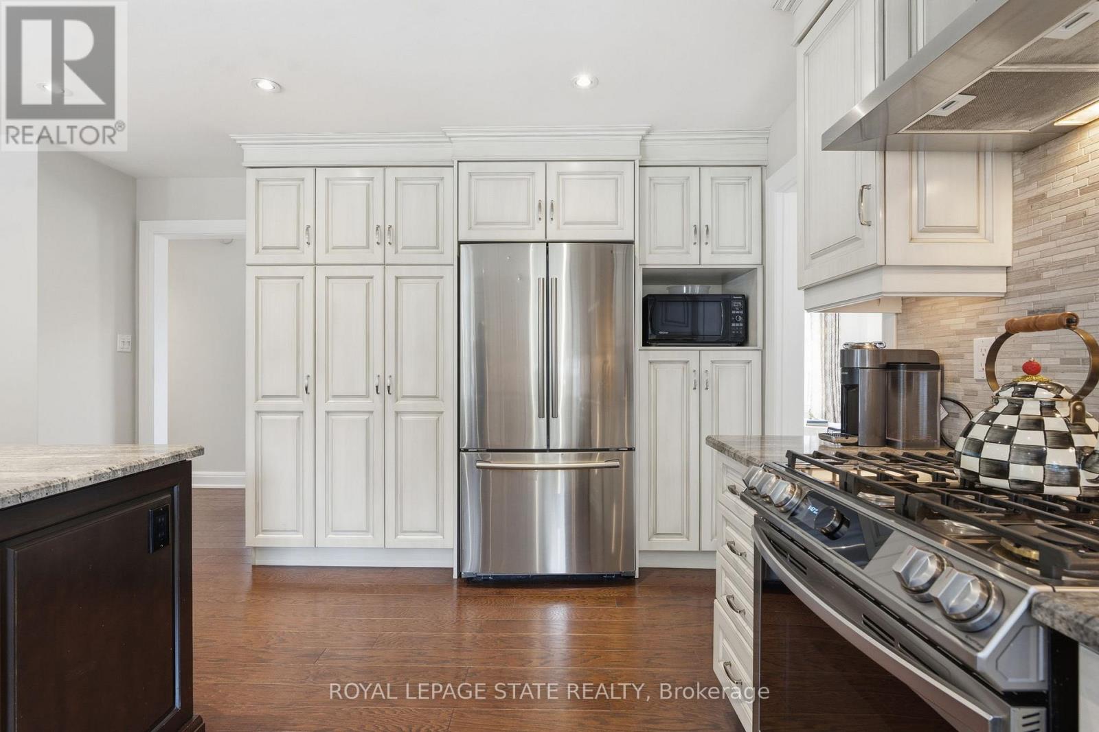 28 DEERVIEW AVENUE - 12
