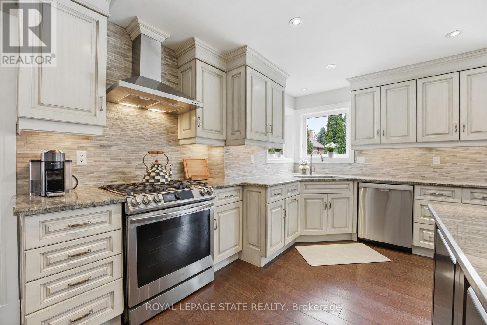 28 DEERVIEW AVENUE - 13