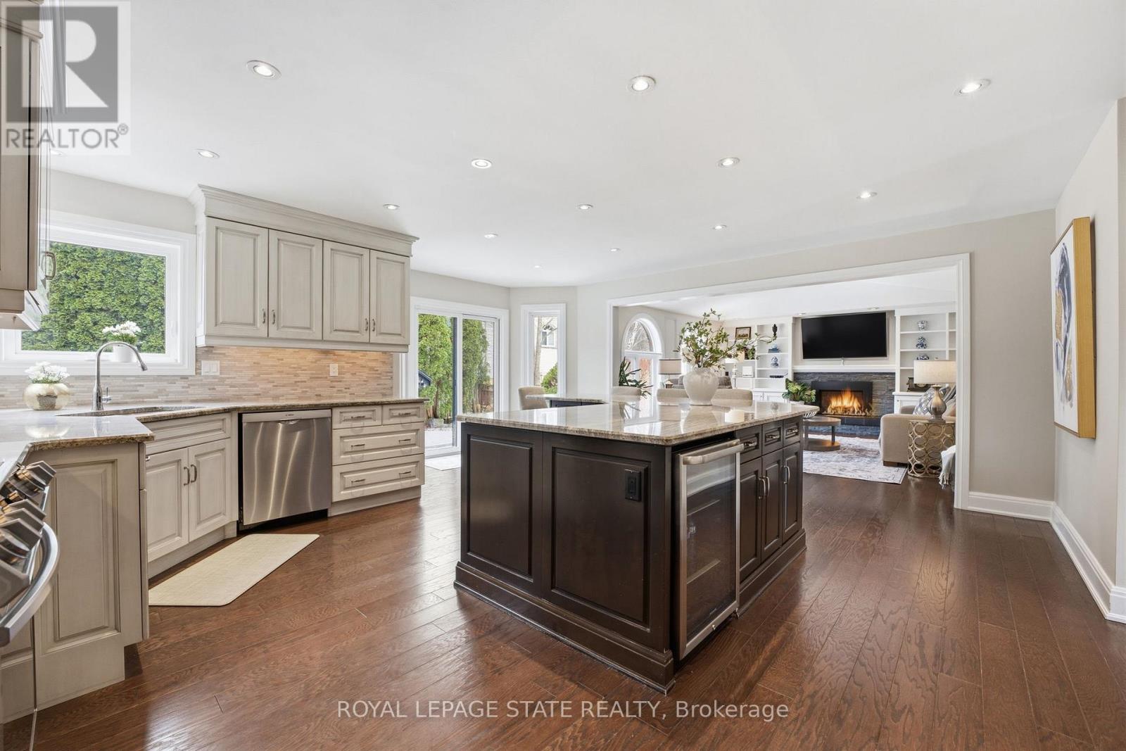 28 DEERVIEW AVENUE - 15