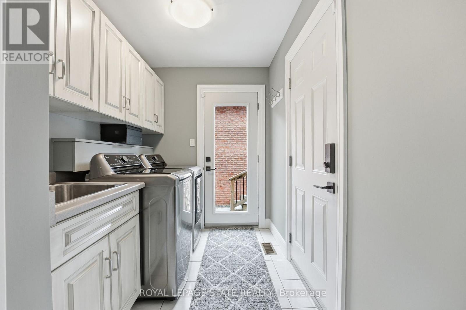 28 DEERVIEW AVENUE - 22