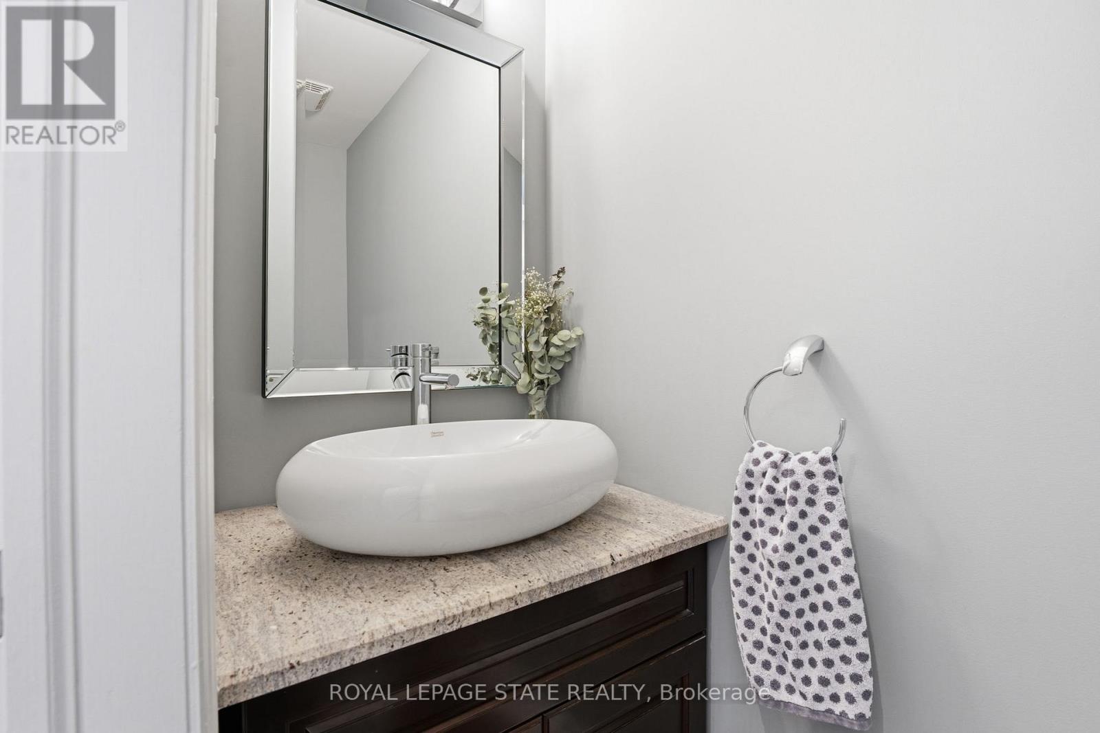 28 DEERVIEW AVENUE - 23