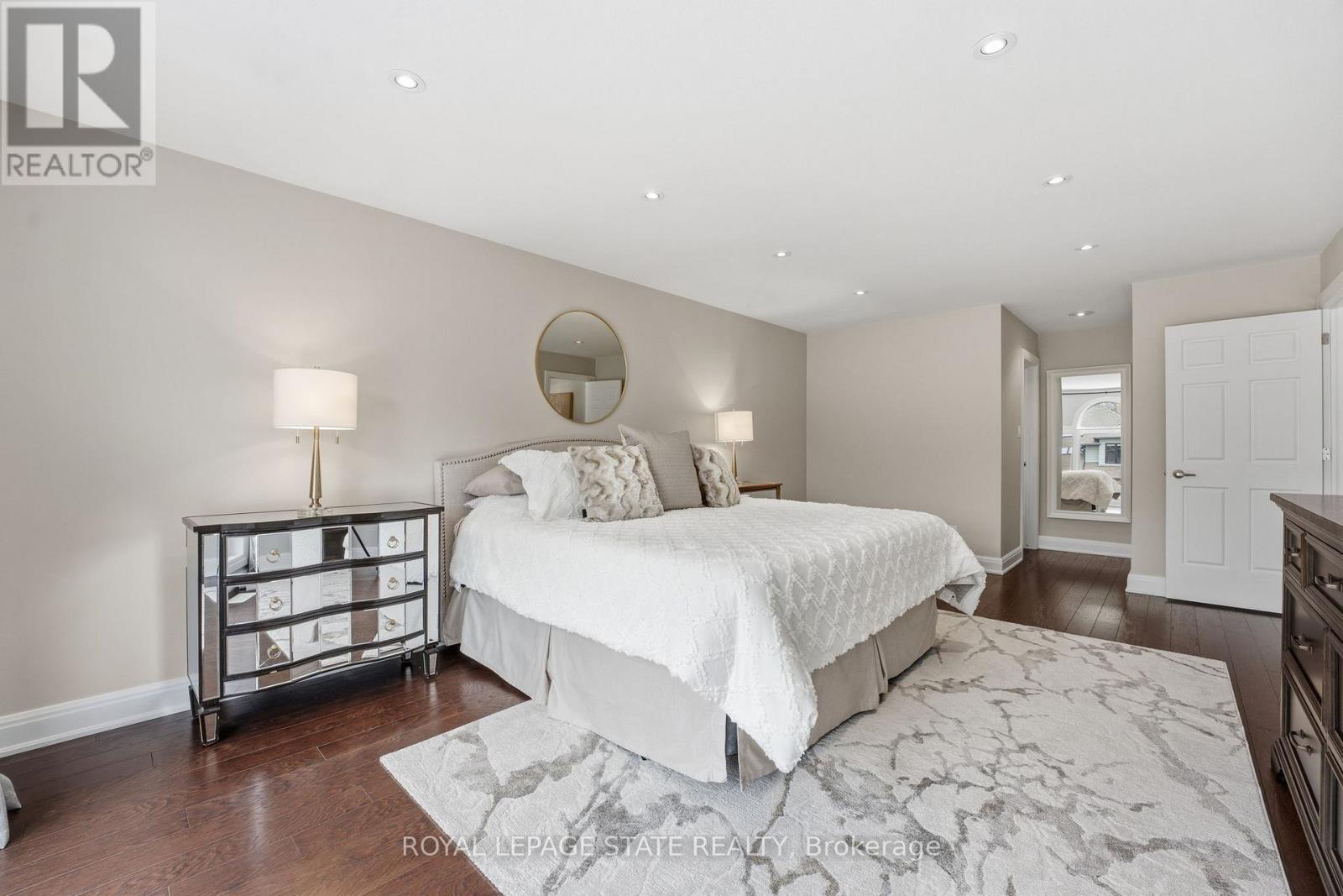 28 DEERVIEW AVENUE - 27