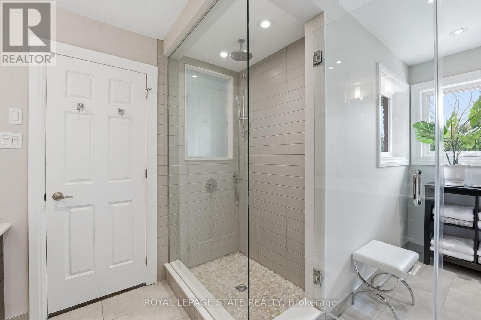 28 DEERVIEW AVENUE - 29