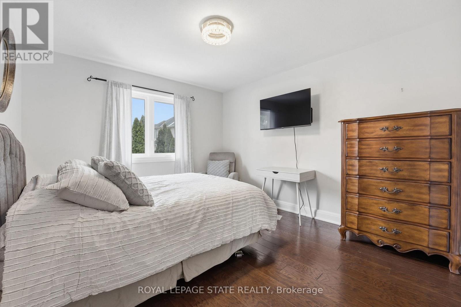 28 DEERVIEW AVENUE - 33