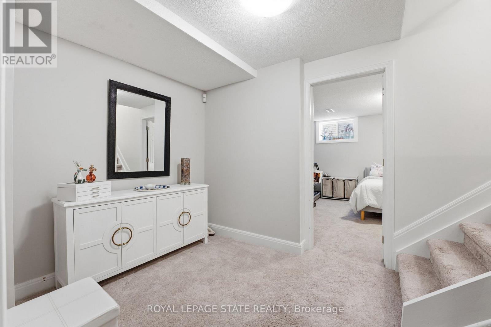 28 DEERVIEW AVENUE - 35