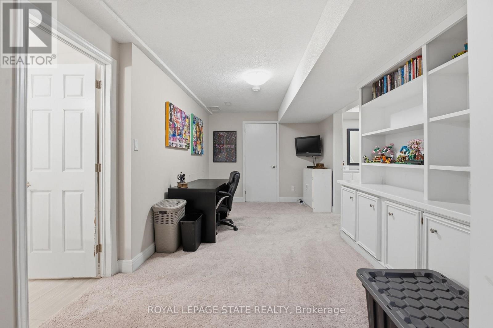 28 DEERVIEW AVENUE - 36