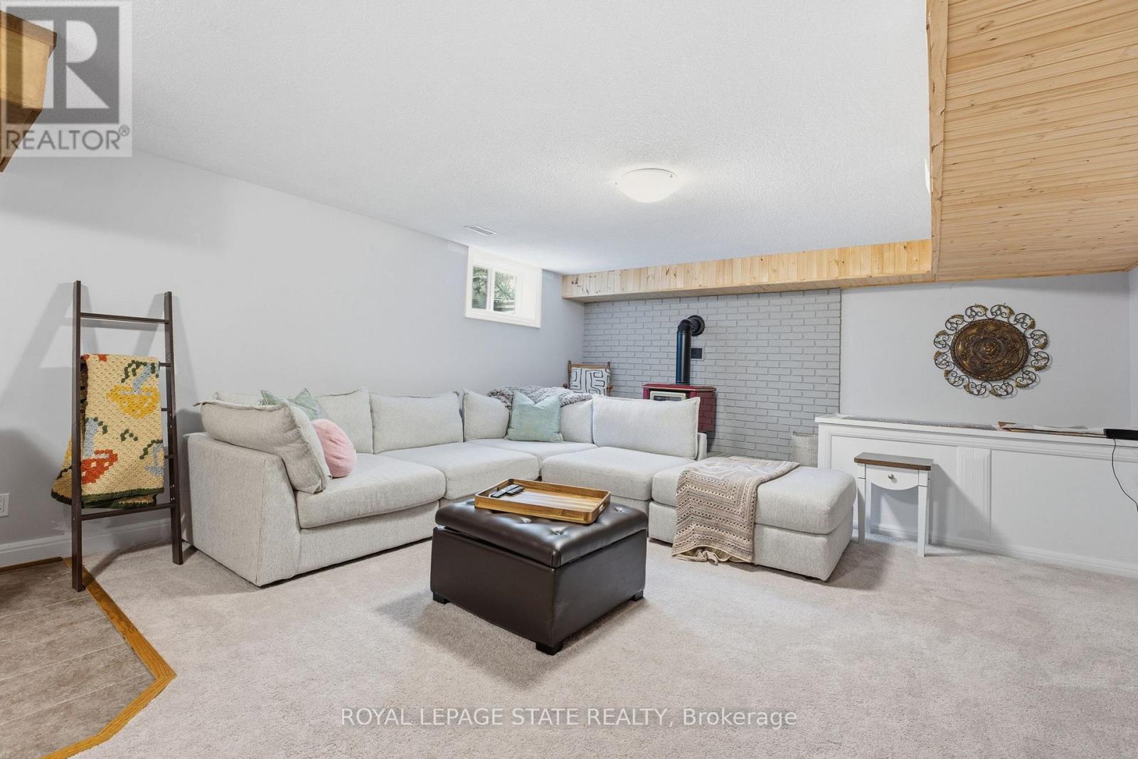28 DEERVIEW AVENUE - 37