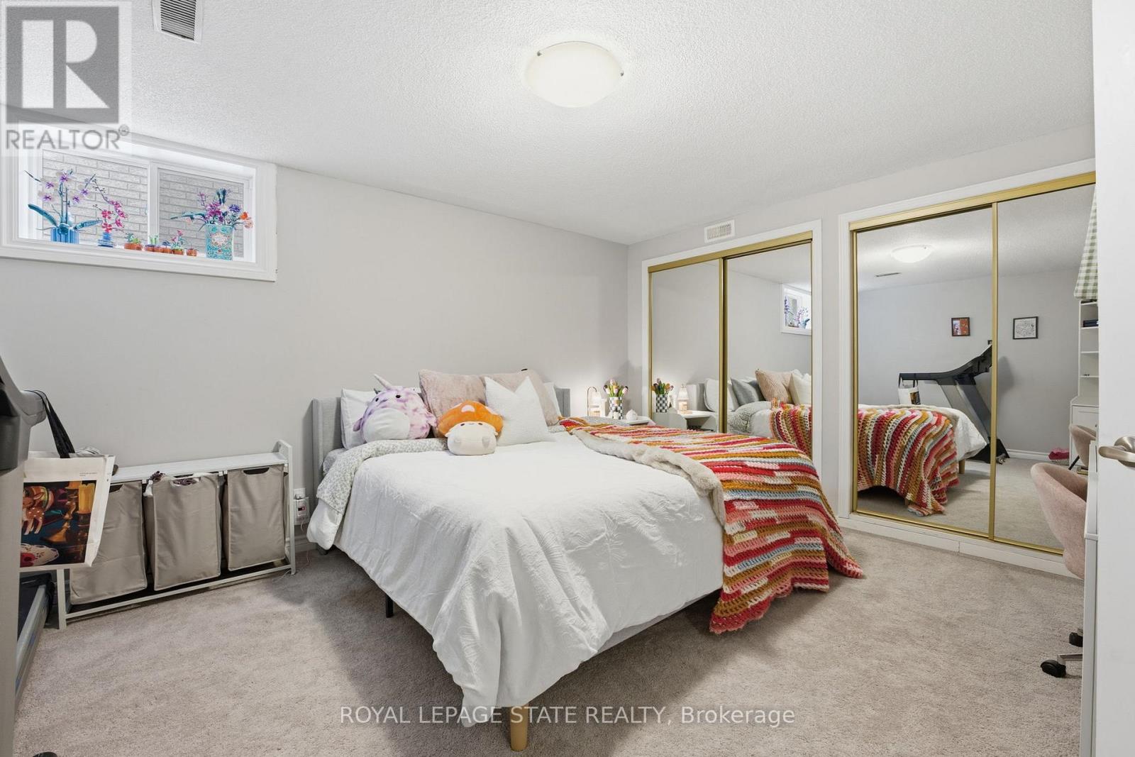 28 DEERVIEW AVENUE - 39