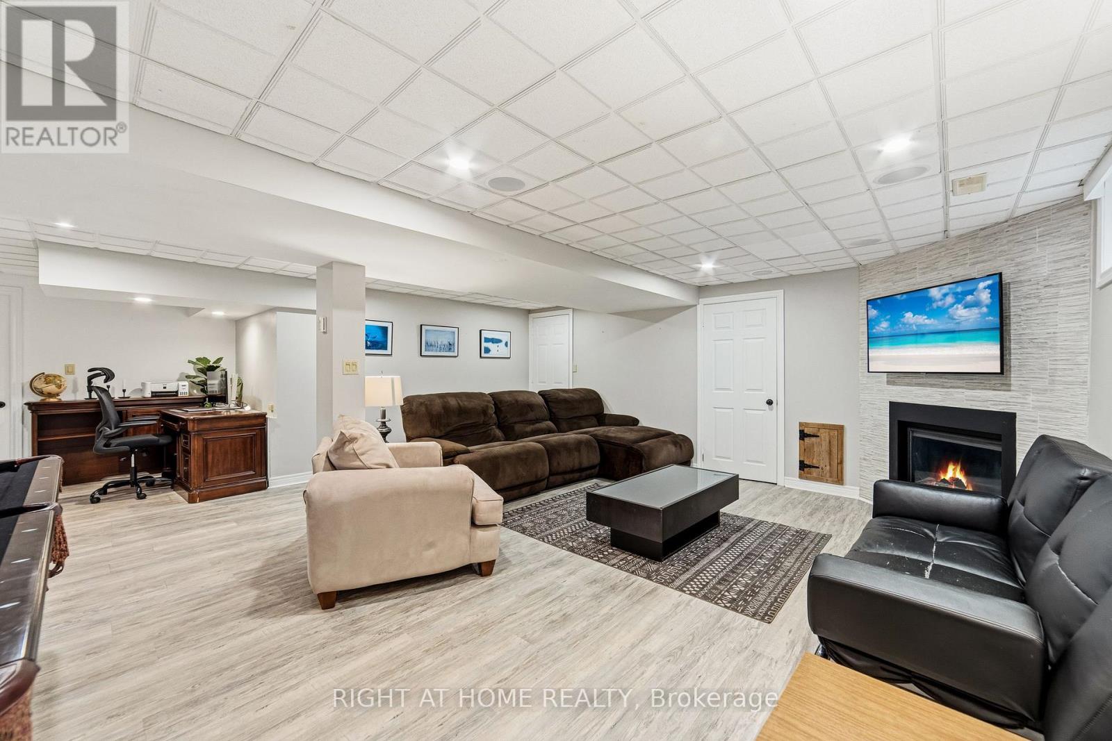 21 FRANCIS CREEK BOULEVARD - 23