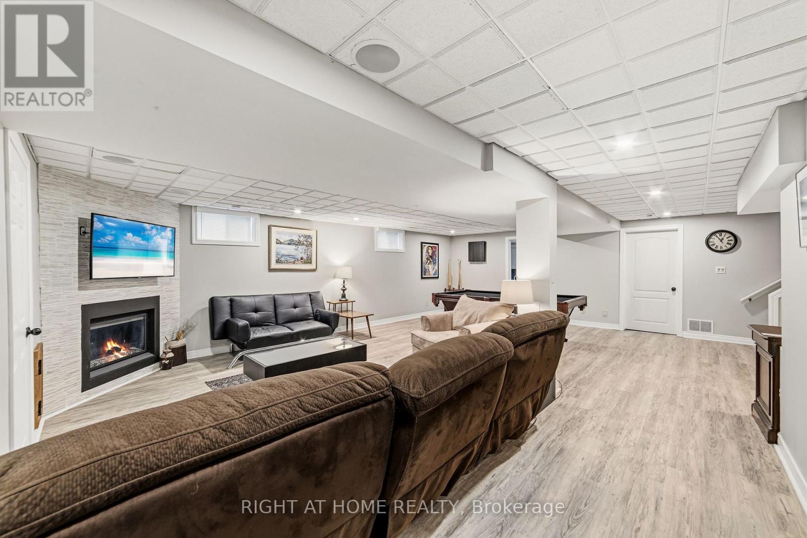 21 FRANCIS CREEK BOULEVARD - 26