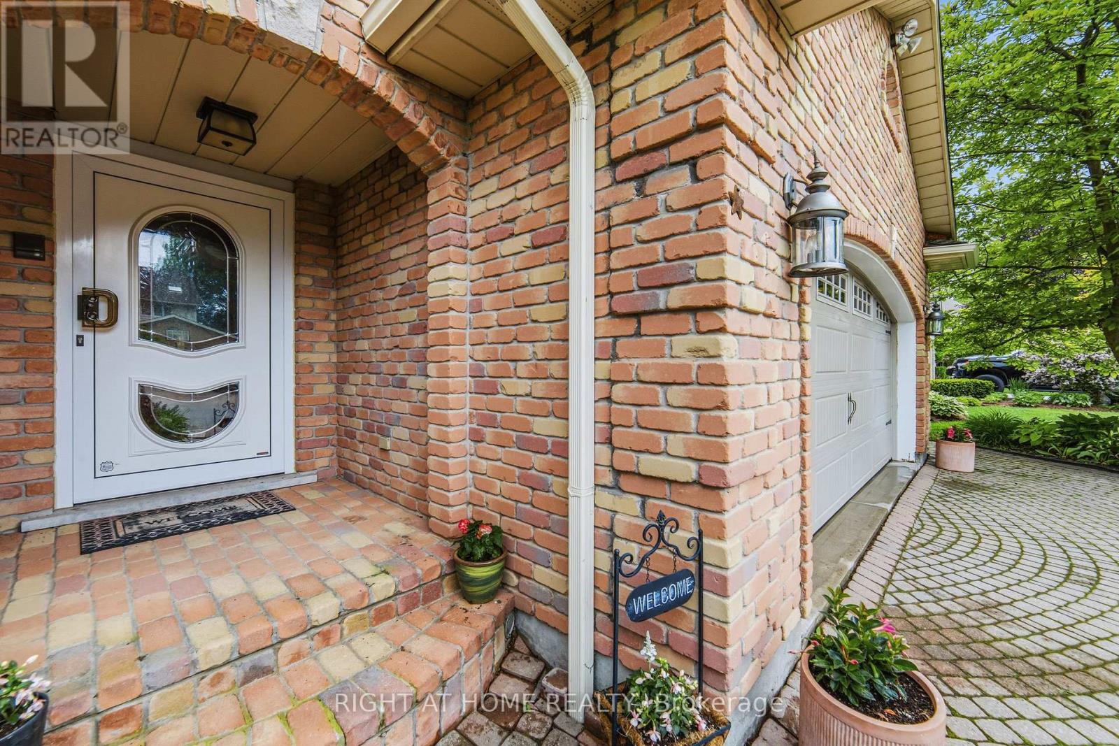 21 FRANCIS CREEK BOULEVARD - Image 3