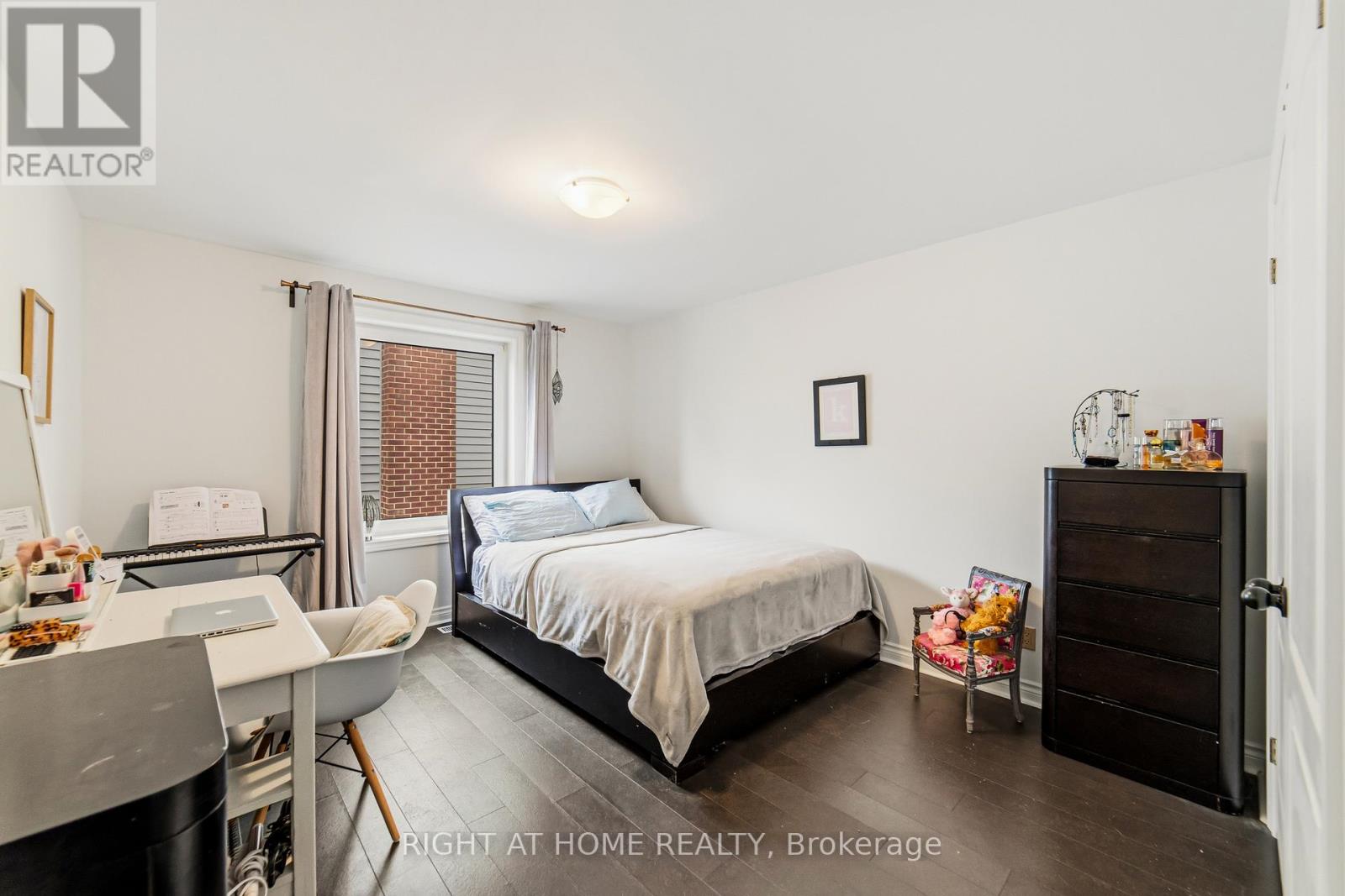 21 FRANCIS CREEK BOULEVARD - 31