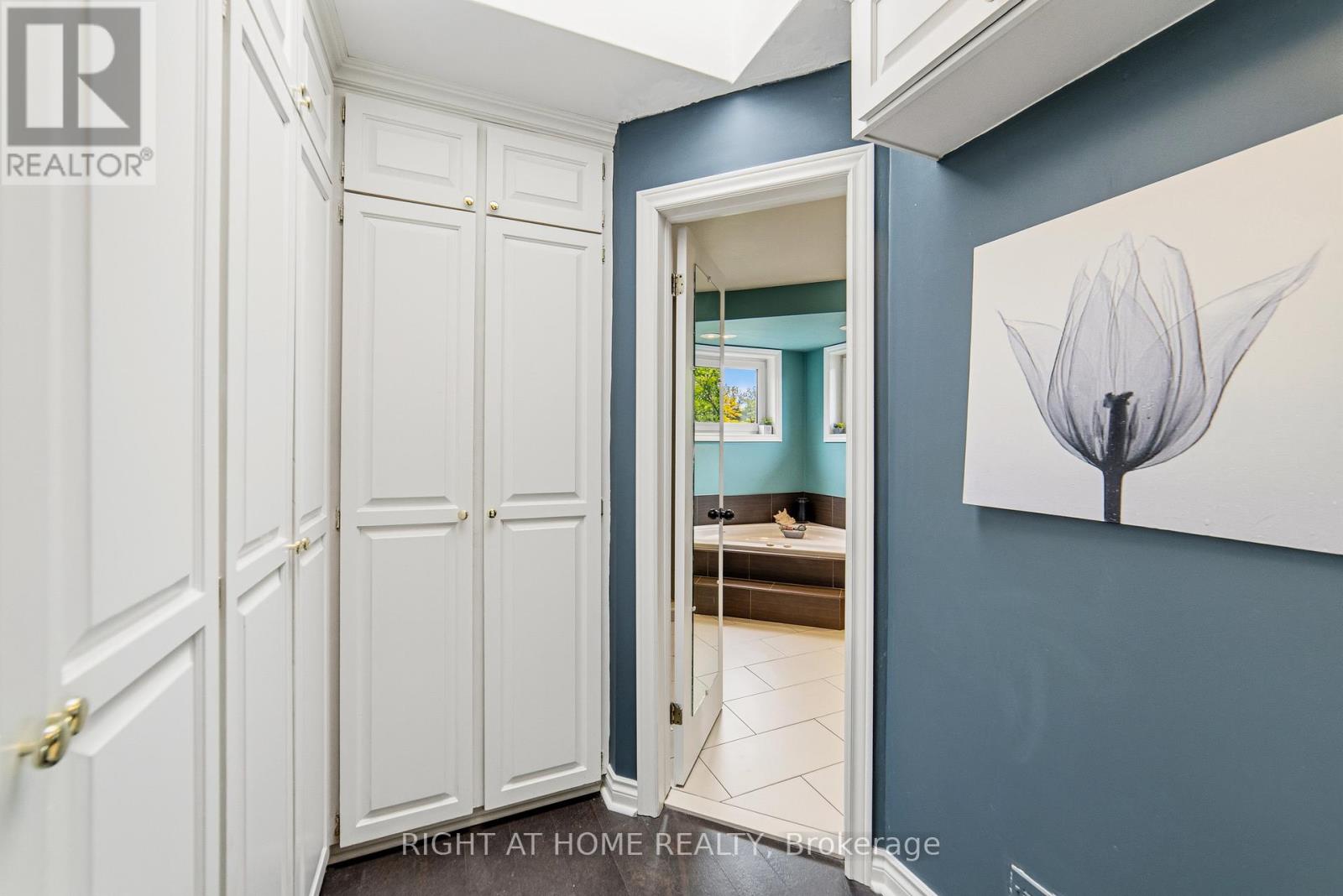 21 FRANCIS CREEK BOULEVARD - 36
