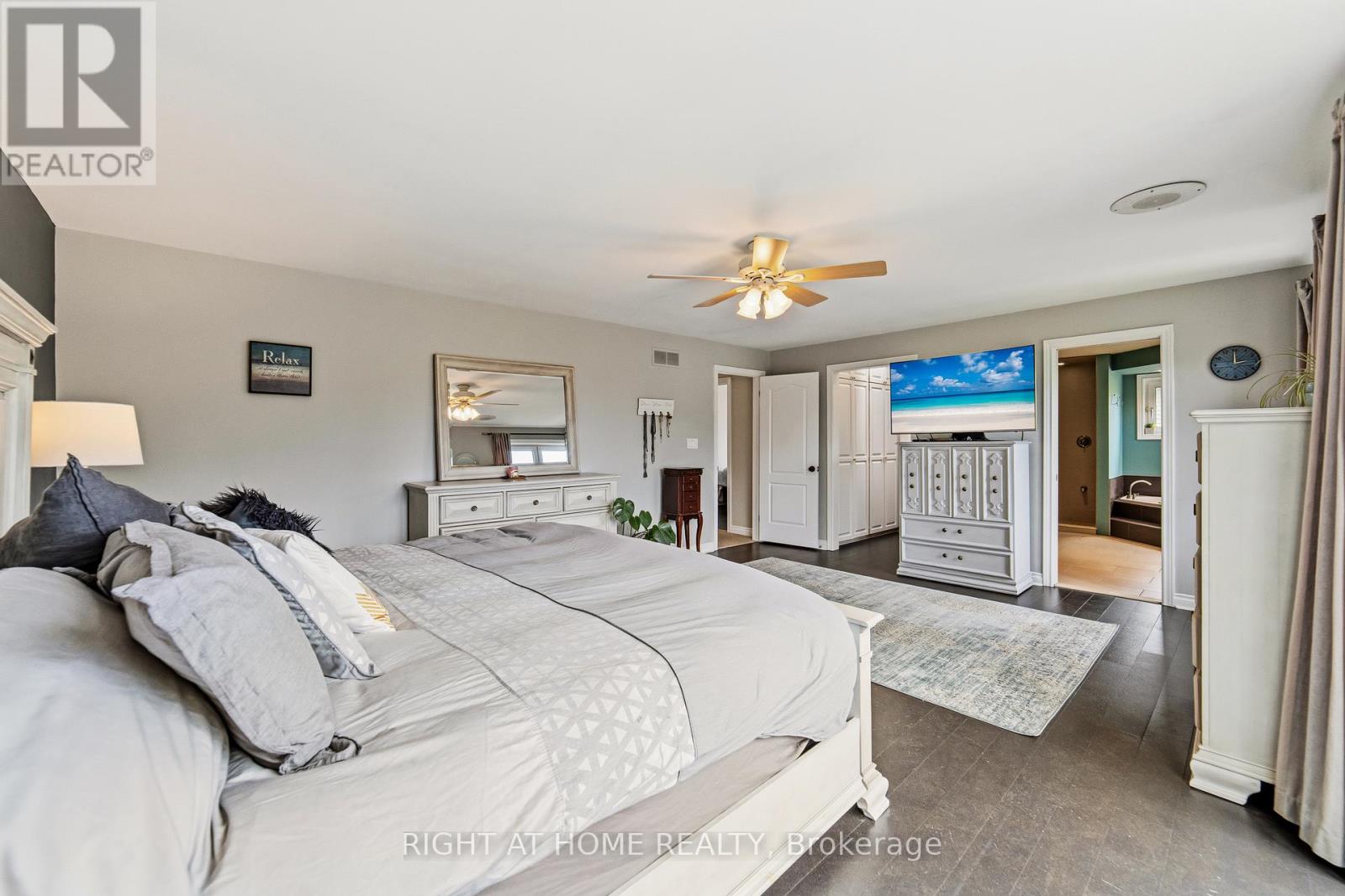 21 FRANCIS CREEK BOULEVARD - 37