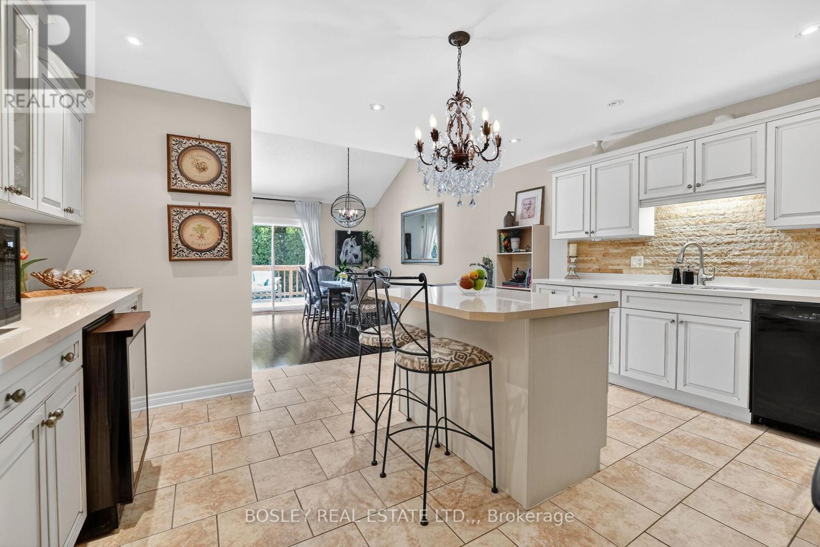 #UNIT 12 7 GIBSON PLACE - 4